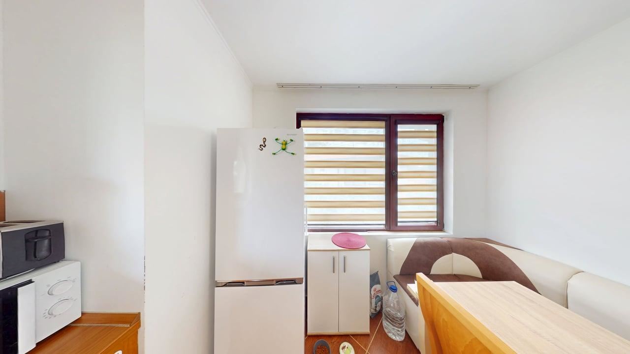 Zweizimmerwohnung mit Panoramablick auf das Meer und die Berge in einer Wohnanlage mit Swimmingpools und SPA-Zentrum
