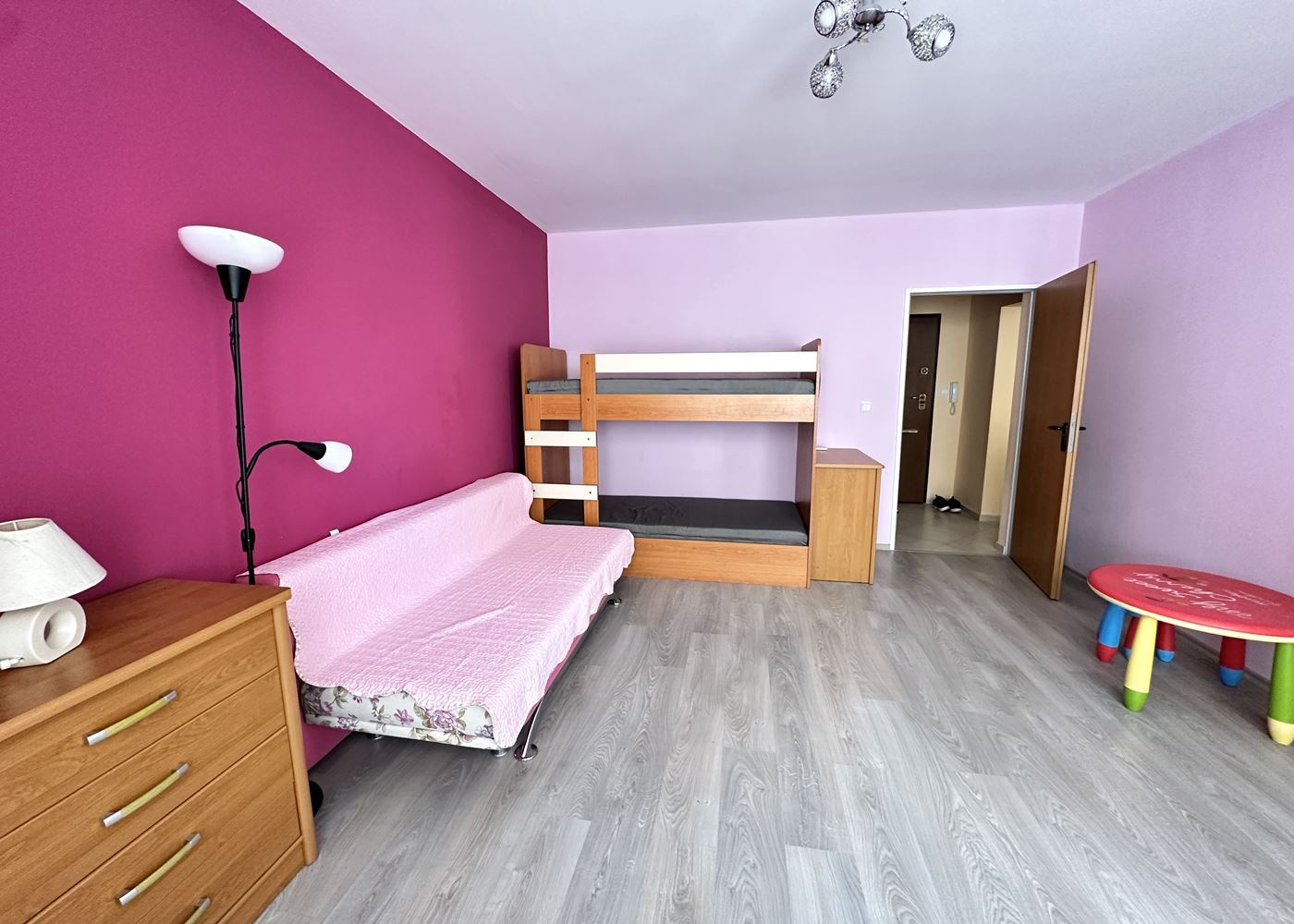 Ein-Zimmer-Apartment 100 m vom Strand in Pomorie – Komfort, Bequemlichkeit und Meerblick