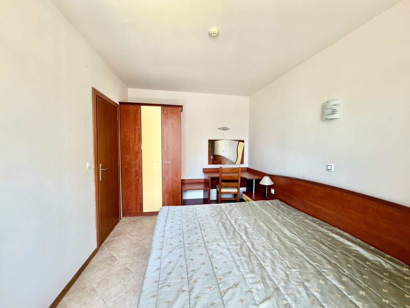 Geräumige Wohnung mit einem Schlafzimmer und Meerblick in zweiter Meereslinie in Sonnenstrand