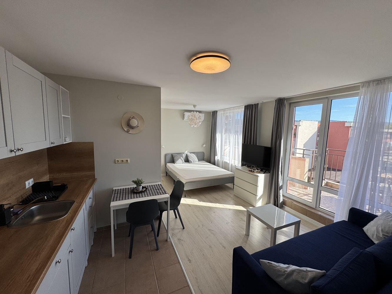 Studio mit Poolblick in einer Anlage mit hervorragender Infrastruktur in Sonnenstrand