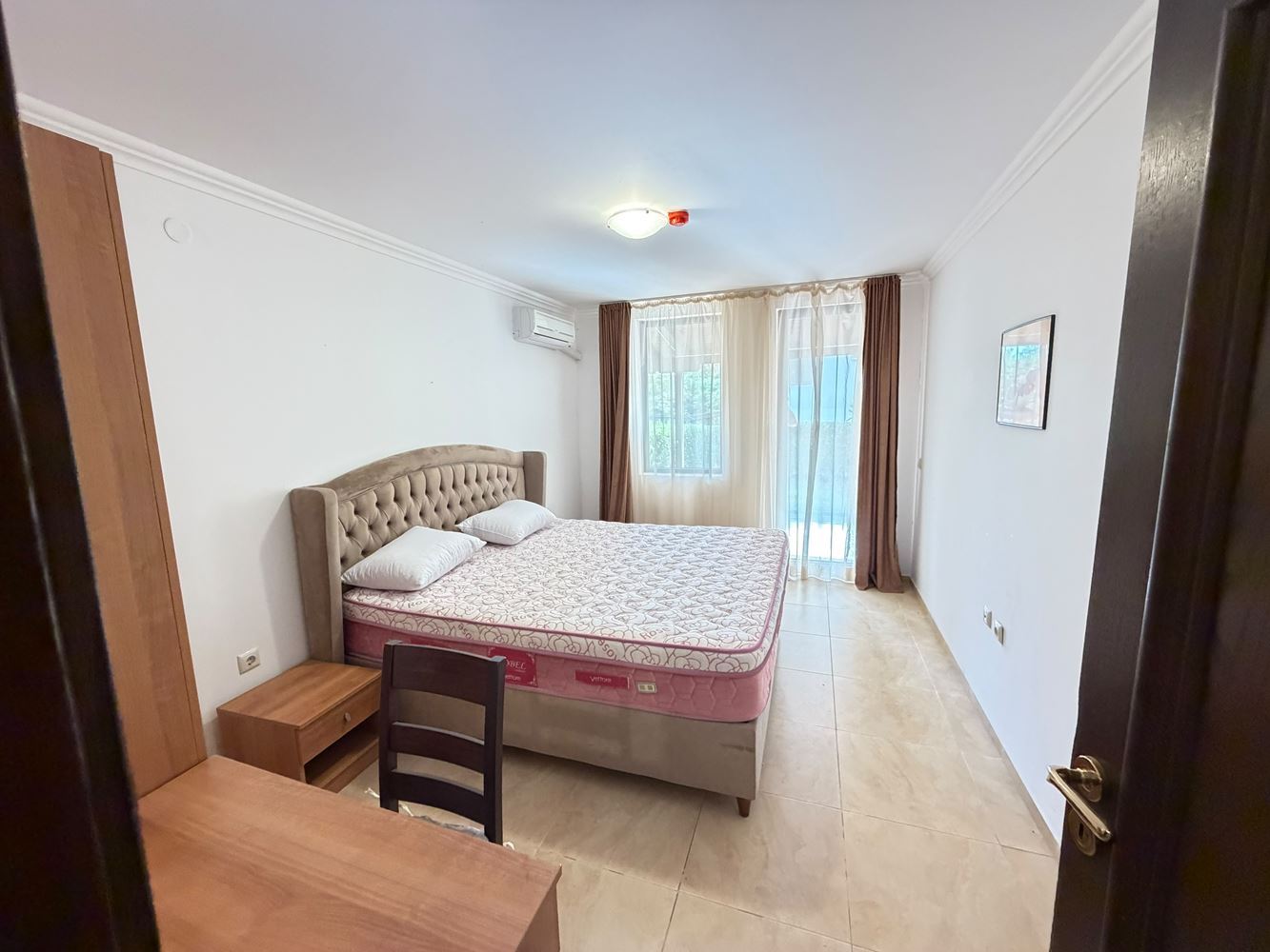 Wohnung in erster Meereslinie mit direktem Strandzugang in Sveti Vlas – privater Garten direkt an der Wohnung