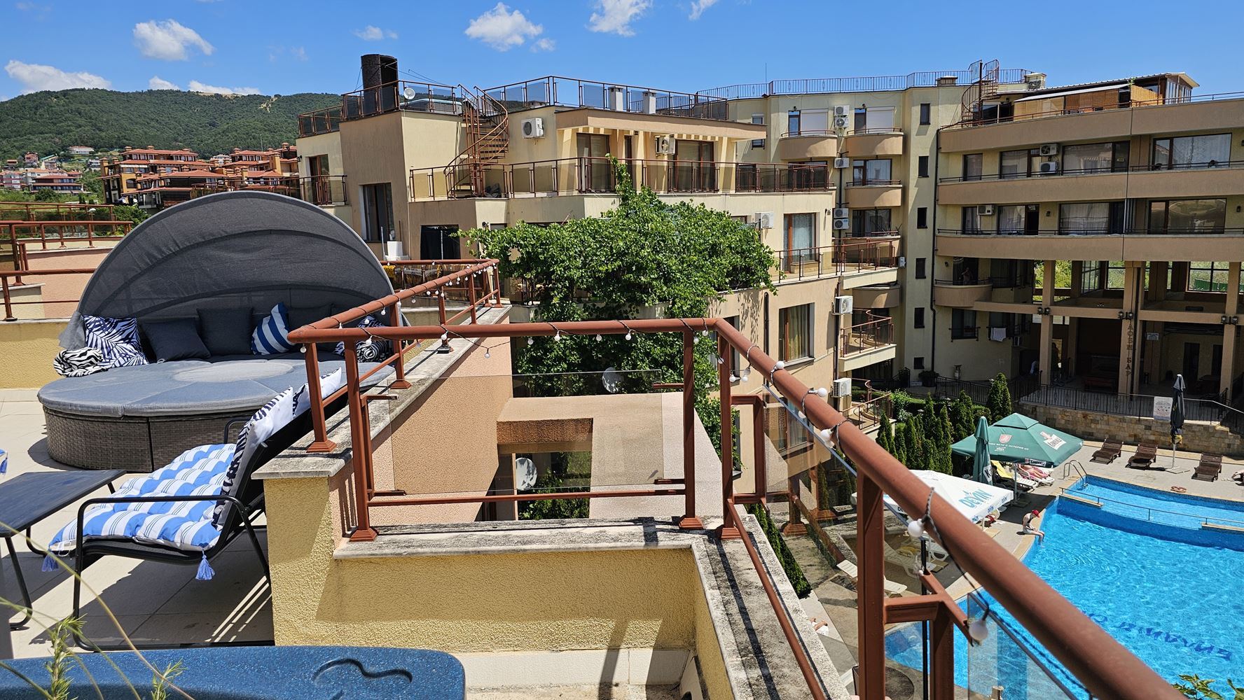 Zweizimmer-Maisonette mit großer Panoramaterrasse in einer prestigeträchtigen Anlage in Sveti Vlas