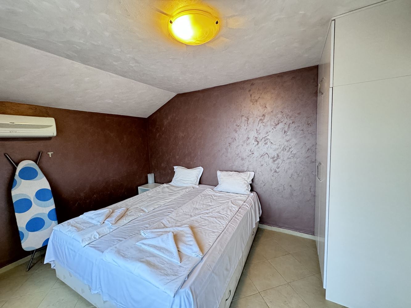 Geräumige Zwei-Zimmer-Wohnung in einer Anlage mit Swimmingpool in Ravda – eine ausgezeichnete Wahl zum Wohnen oder als Investition