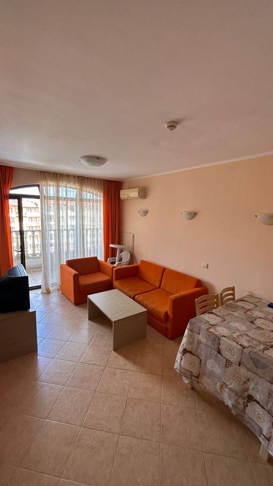 Panorama-2-Zimmer-Wohnung in einer Anlage mit Pools, SPA und einem riesigen grünen Garten in Sonnenstrand