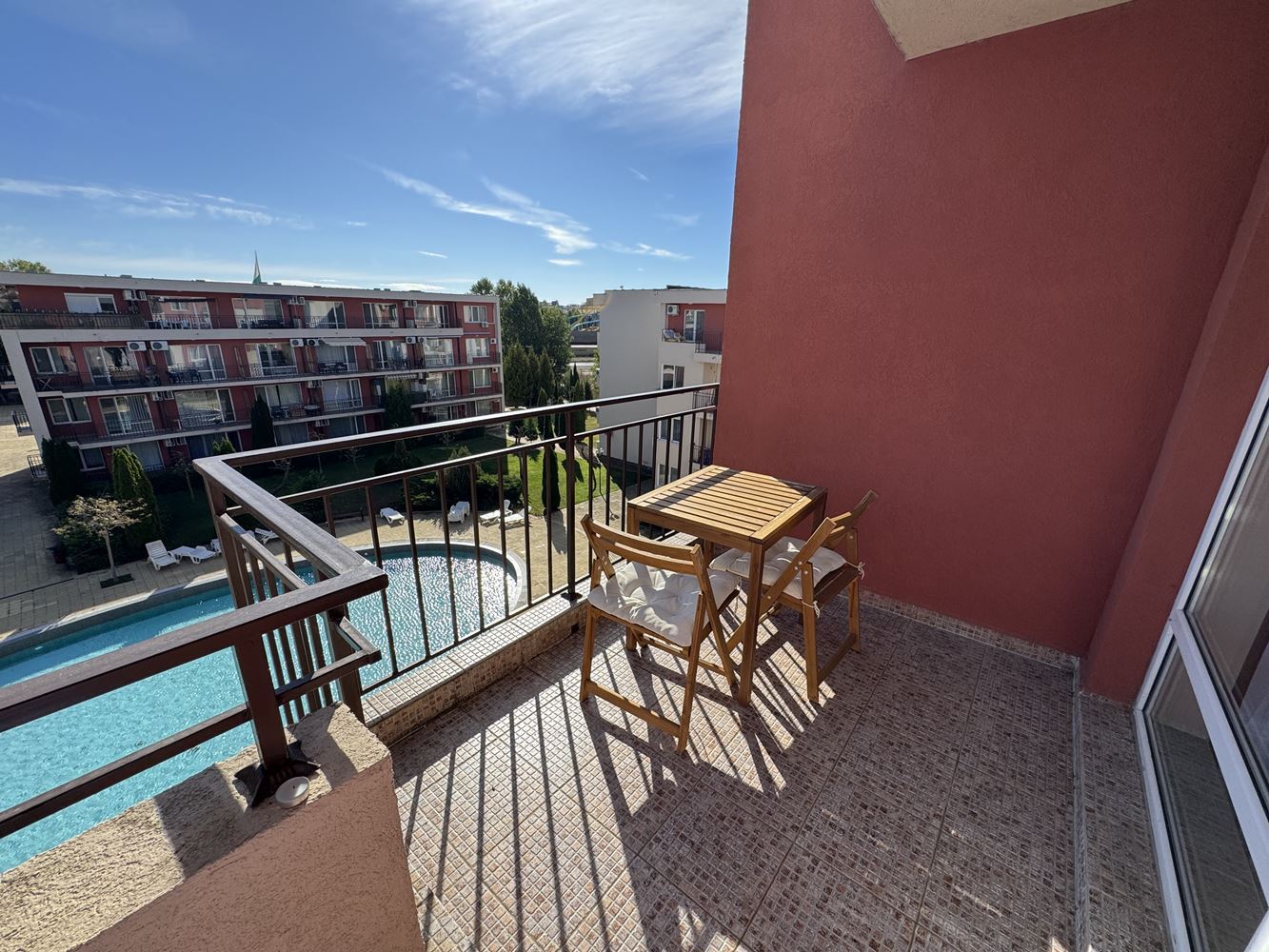 Studio mit Poolblick in einer Anlage mit hervorragender Infrastruktur in Sonnenstrand
