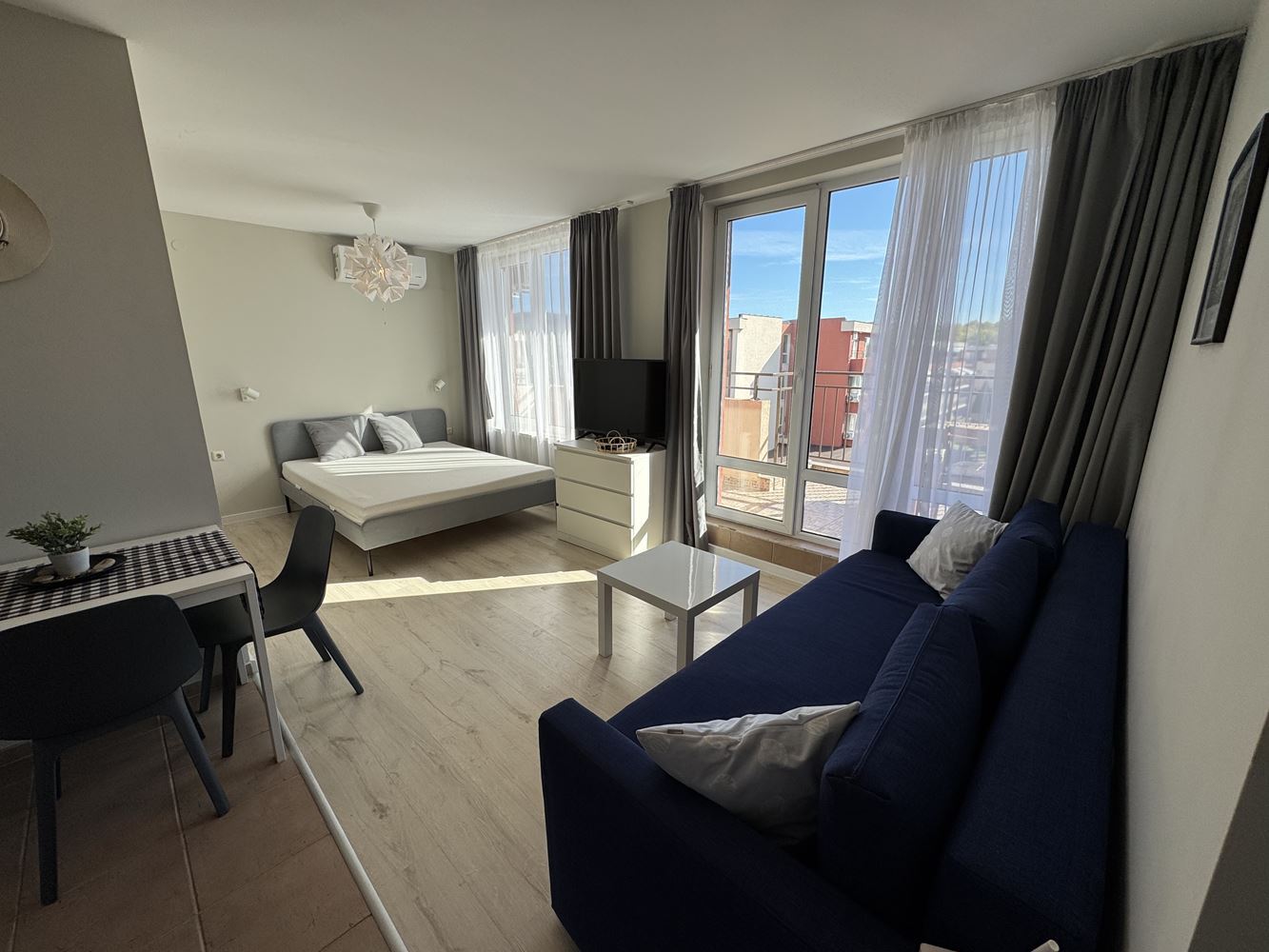 Studio mit Poolblick in einer Anlage mit hervorragender Infrastruktur in Sonnenstrand