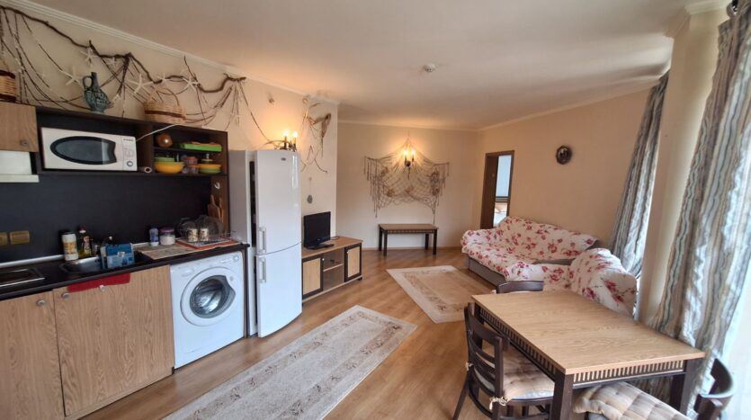 Zwei-Zimmer-Wohnung in erster Linie in Elenite mit Meerblick und ausgezeichnetem Investitionspotenzial