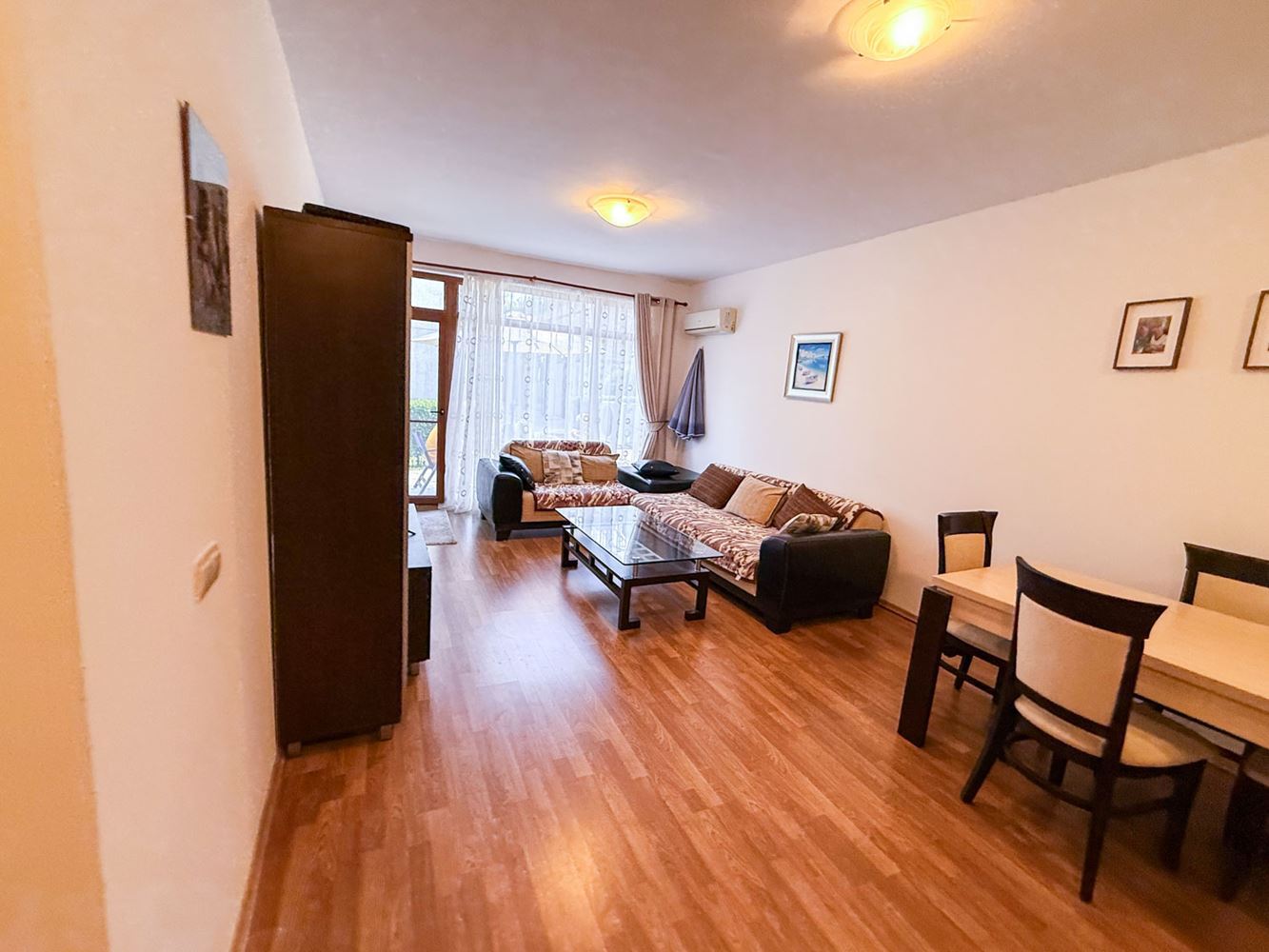 Großzügige Zweizimmerwohnung mit kleinem Privatgarten und großer Veranda in einer Anlage bei Aheloy