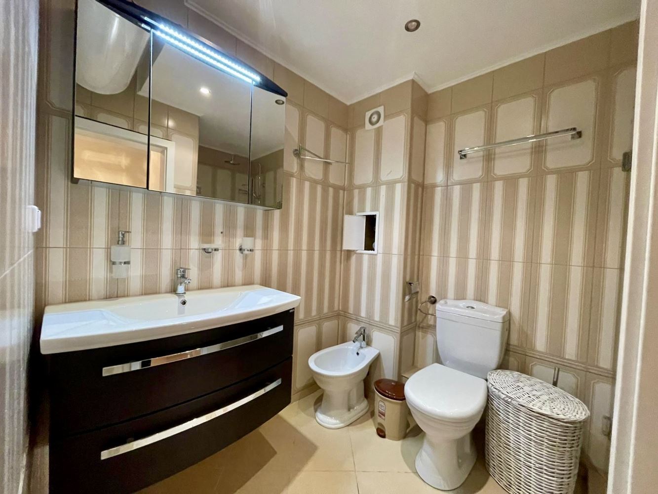 Luxuriöses Maisonette-Apartment mit Garten in Elite-Komplex – Komfort und Entspannung in Meeresnähe