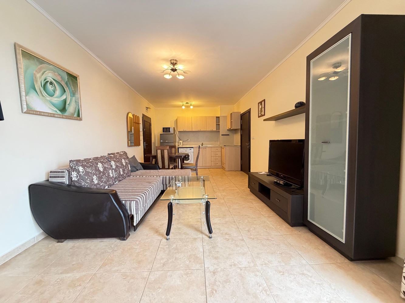 Apartment mit zwei Schlafzimmern und Poolblick in Nessebar – Raum, Komfort und ausgezeichnete Lage nur 300 Meter vom Meer entfernt