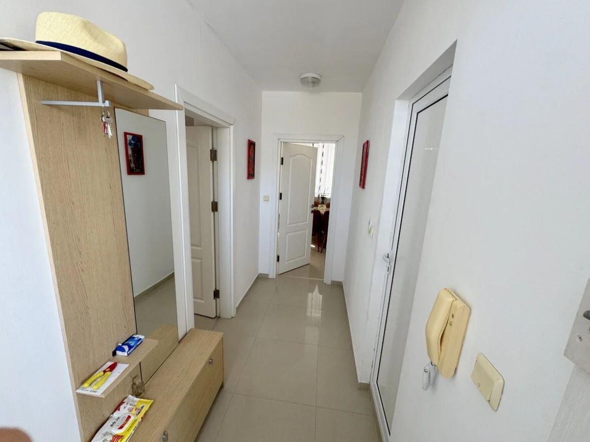 Wohnung mit einem Schlafzimmer in Ravda – vollständig möbliert, in einem Wohngebäude und 500 Meter vom Meer entfernt