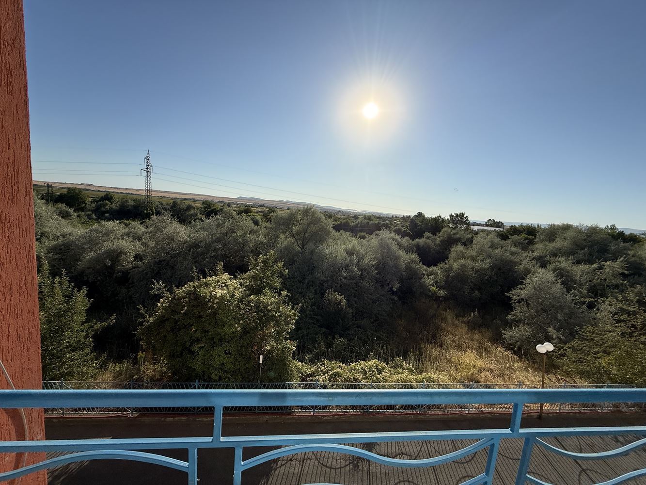 Ein-Zimmer-Wohnung mit Terrasse in Sonnenstrand – Komfort und ganzjährige Sicherheit