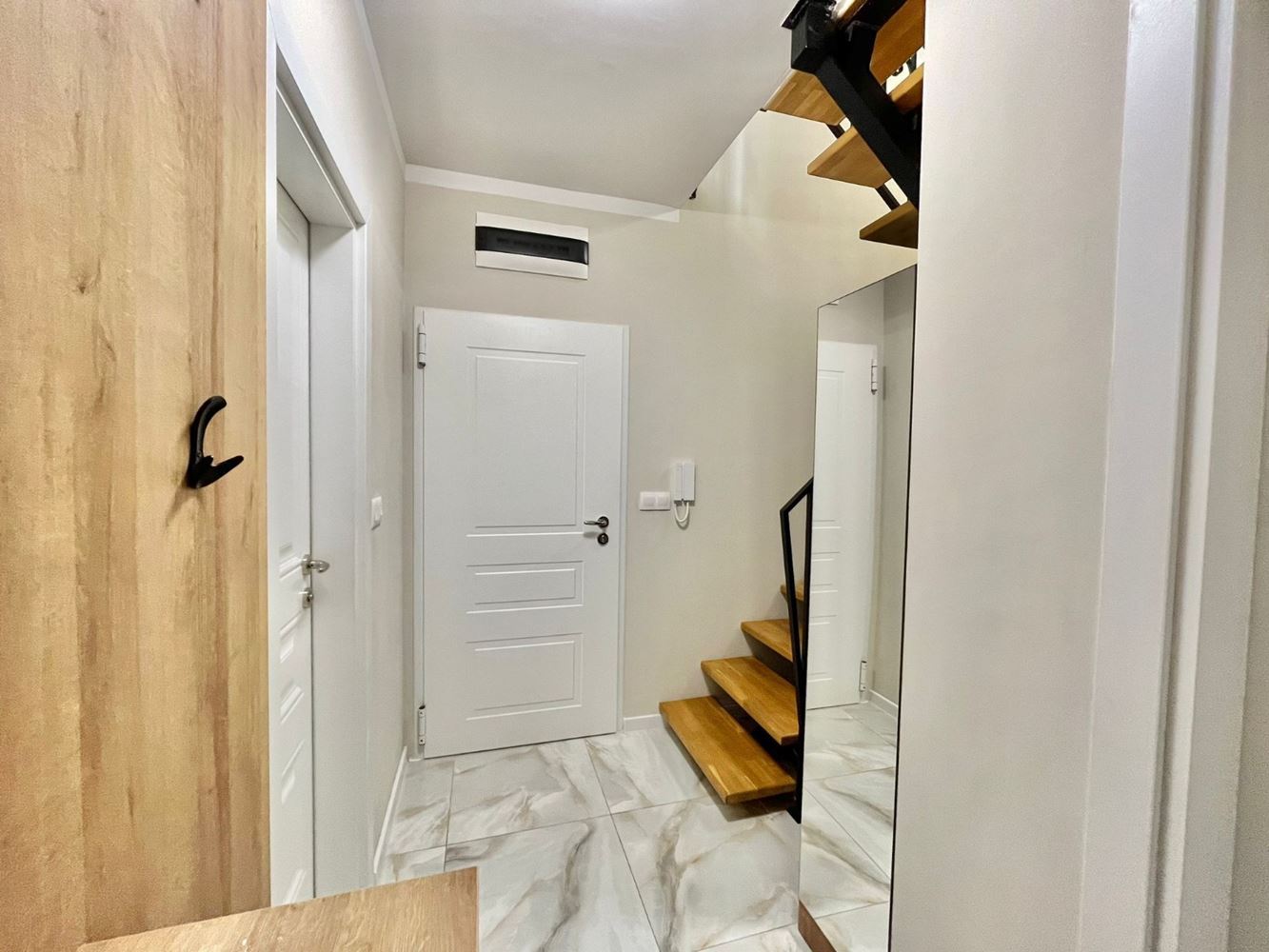 Doppelte 3-Zimmer-Wohnung auf zwei Ebenen im Zentrum von Rawda – Luxus, Komfort und ausgezeichnete Lage am Meer