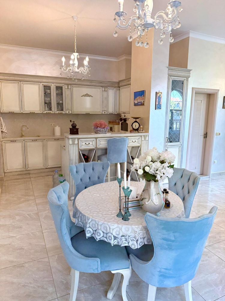 Luxuriöses Maisonette-Apartment mit großzügiger Veranda und Poolblick in Sveti Vlas