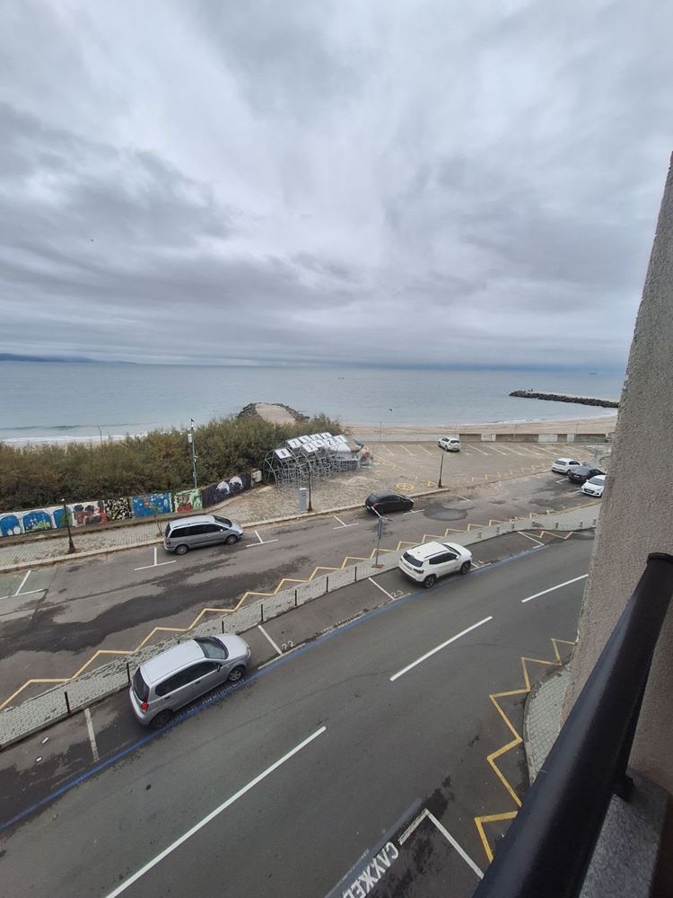 Zweizimmerwohnung in erster Meereslinie mit Panoramablick und großzügiger Terrasse