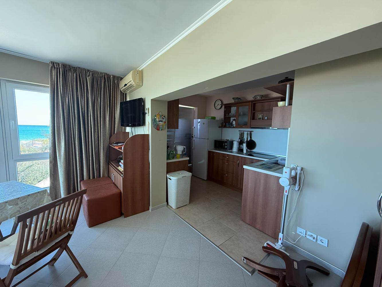 Direkter Meerblick – großzügige 2-Zimmer-Wohnung in erster Meereslinie in Pomorie