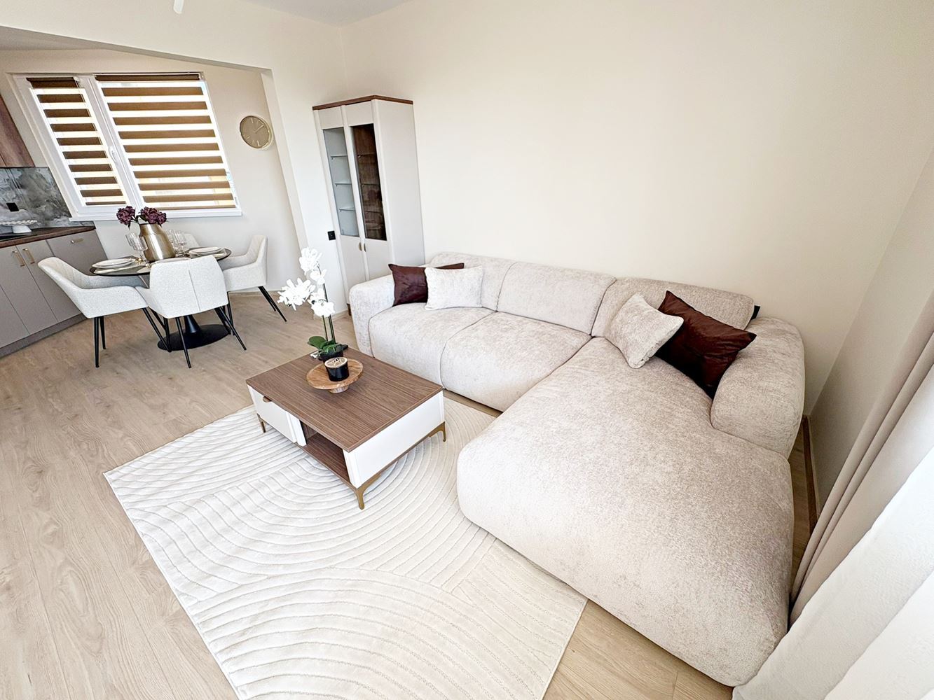 Zwei unabhängige Wohneinheiten mit Meerblick im Zentrum von Sveti Vlas – Designer-Interieur und eigener Parkplatz