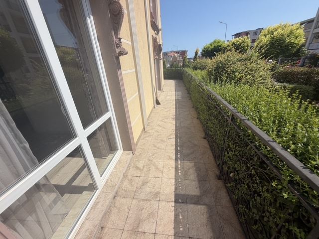 Gemütliche Zweizimmerwohnung mit riesiger Terrasse in Ravda – Ihr persönlicher Freiraum am Meer
