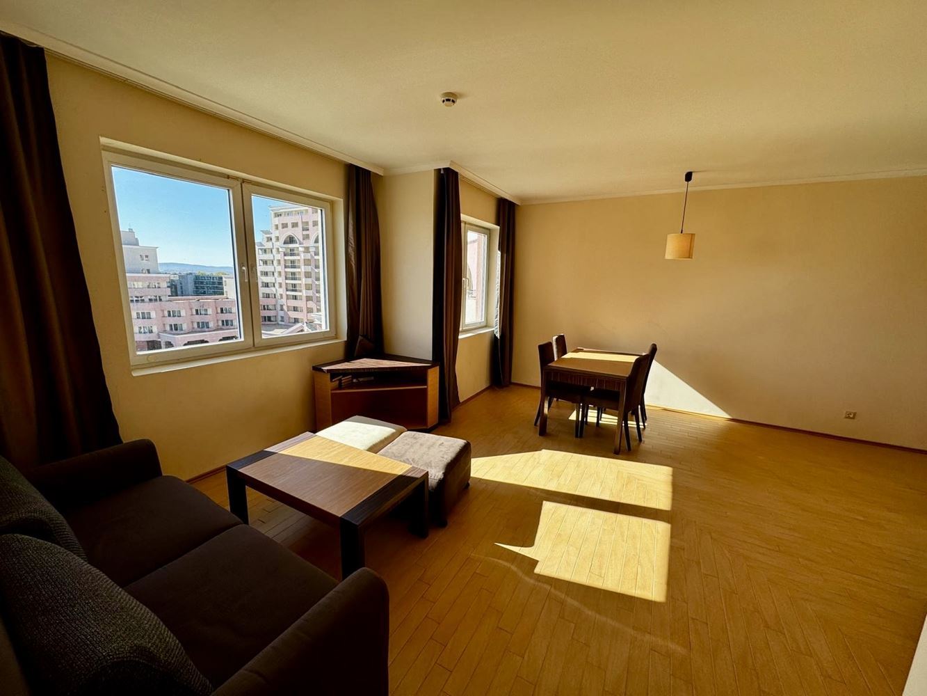 Geräumige 2-Zimmer-Wohnung mit großer Terrasse und Panoramablick auf das Meer