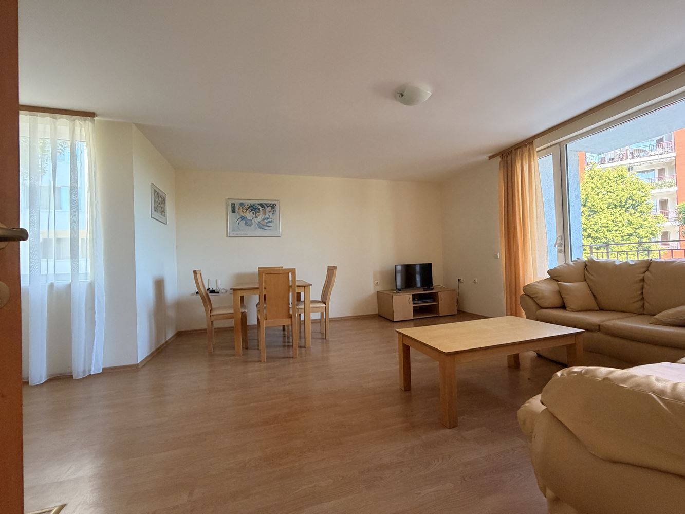 Absolute erste Meereslinie in Sveti Vlas! Geräumige Zweizimmerwohnung mit wunderschönem Meerblick