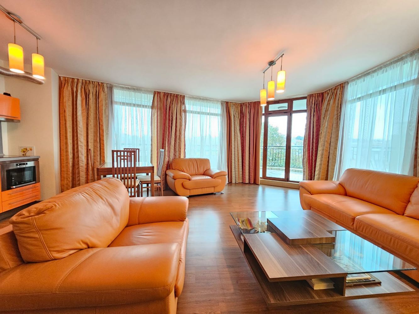 Geräumige Drei-Zimmer-Wohnung in erster Meereslinie in Sozopol mit einzigartiger Panoramaterrasse