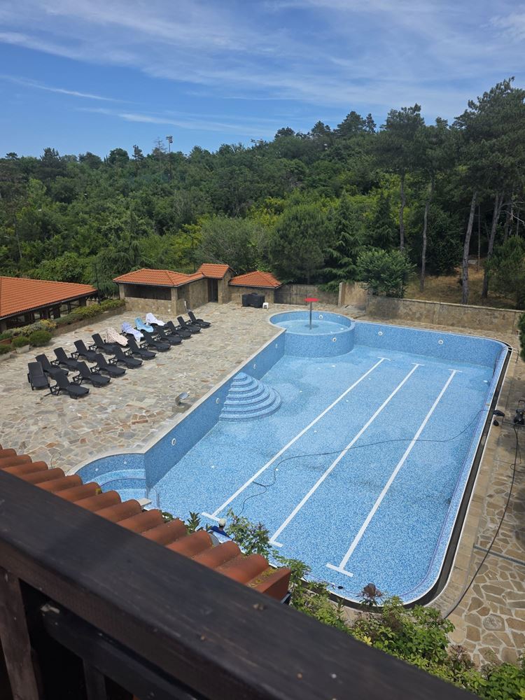 Geräumiges Apartment mit zwei Schlafzimmern und Meerblick in einer Anlage bei Sozopol – Komfort, Natur und Ruhe vereint