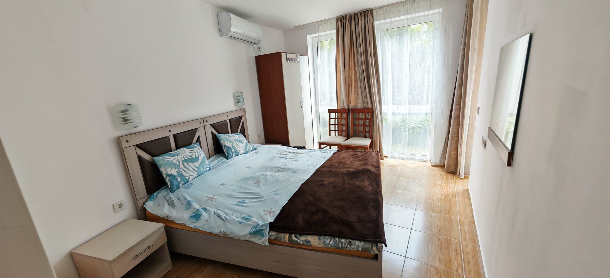 Geräumige Drei-Zimmer-Wohnung mit Blick auf den Pool und hervorragenden Annehmlichkeiten in der Anlage