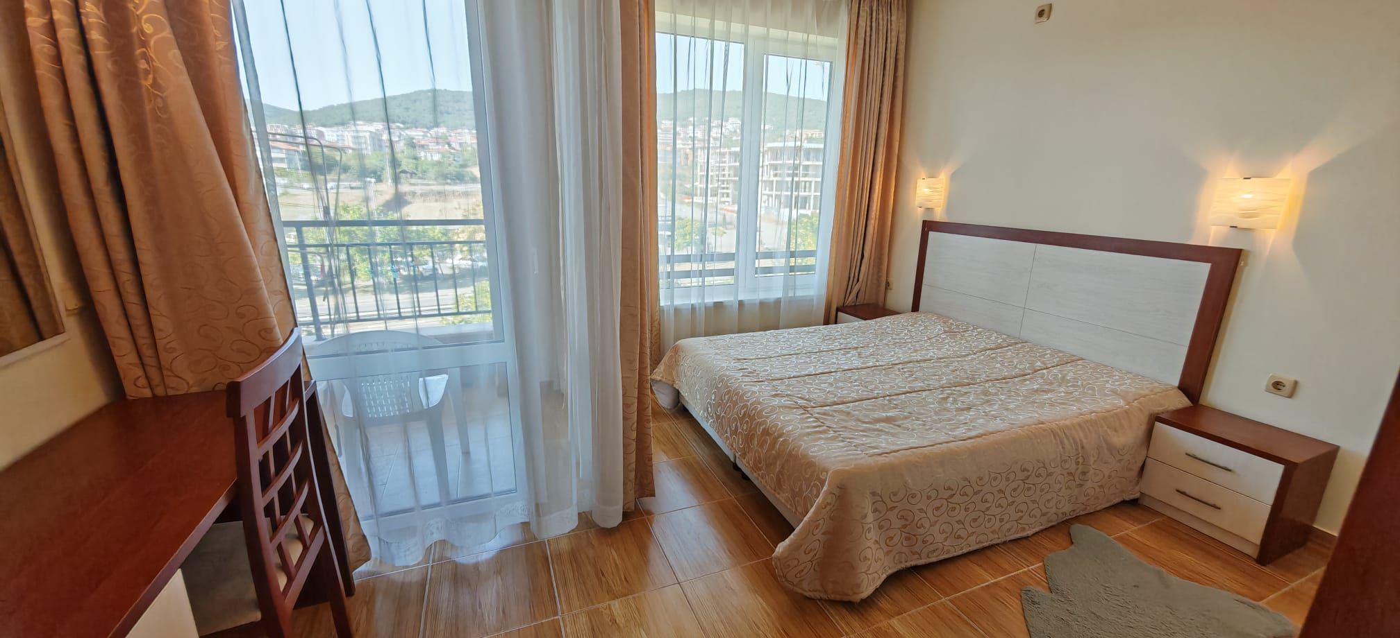Panoramablick auf das Meer und die Pools – großzügige Drei-Zimmer-Wohnung in Sveti Vlas