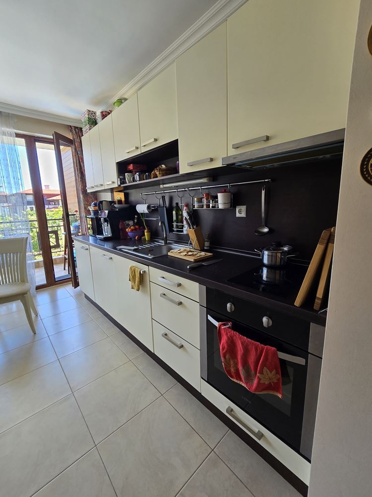 2-Zimmer-Wohnung in Sveti Vlas mit direktem Zugang zum Pool – ein ruhiger Ort zum Wohnen und Erholen