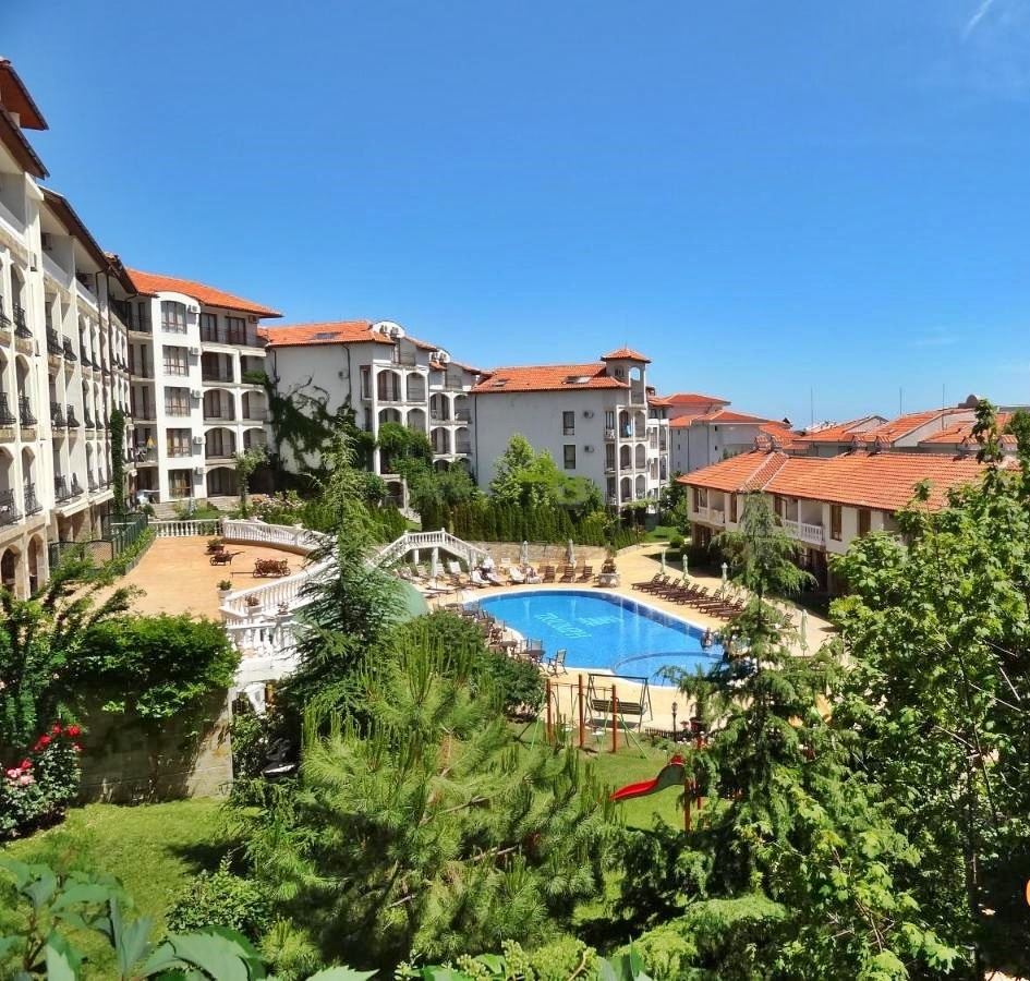 Zwei-Zimmer-Wohnung (Wohnung mit einem Schlafzimmer) mit direktem Zugang zum Pool in einer Anlage in Sveti Vlas