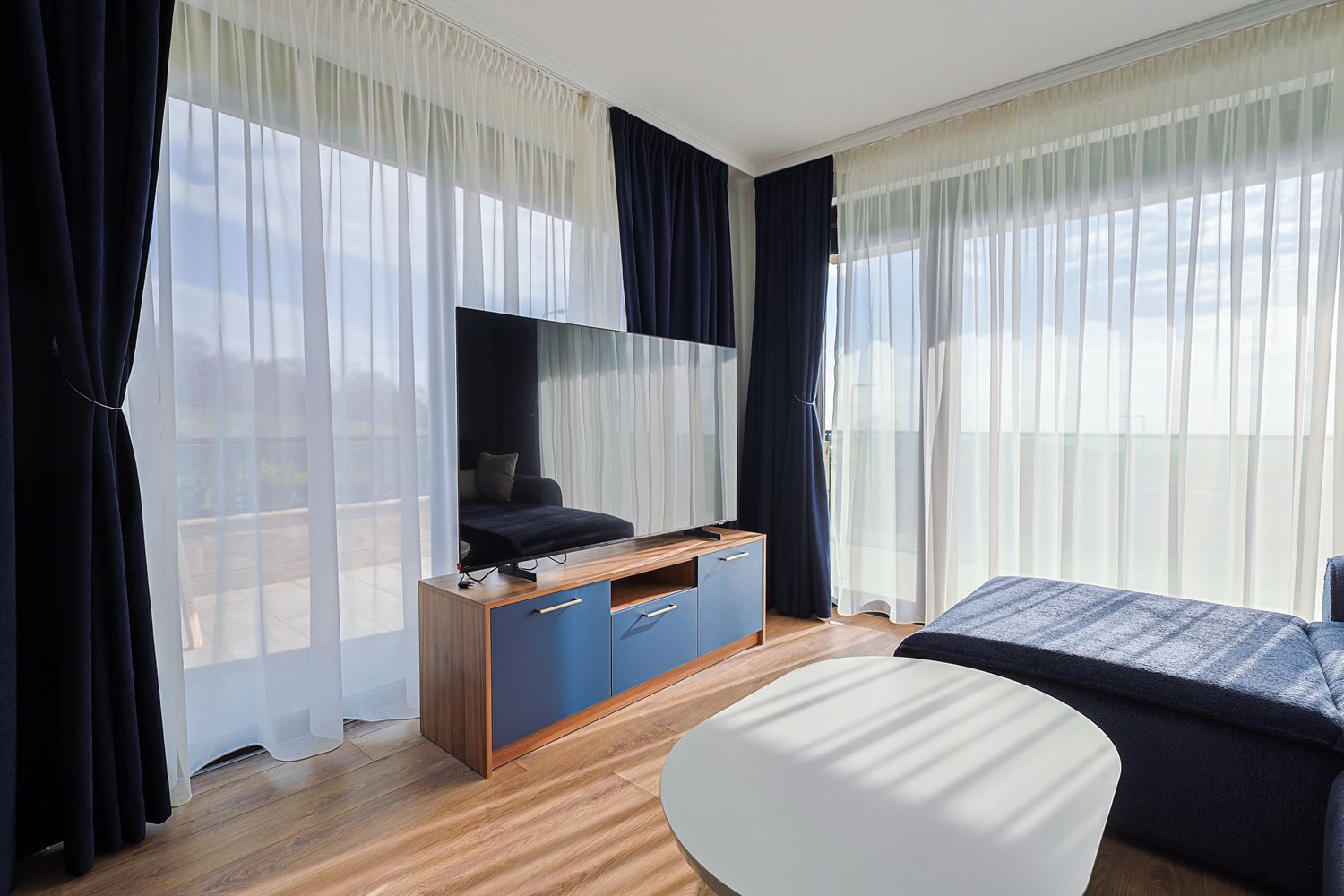 Zweizimmerwohnung mit Meerblick und Designer-Renovierung in einer grünen Anlage in Sonnenstrand