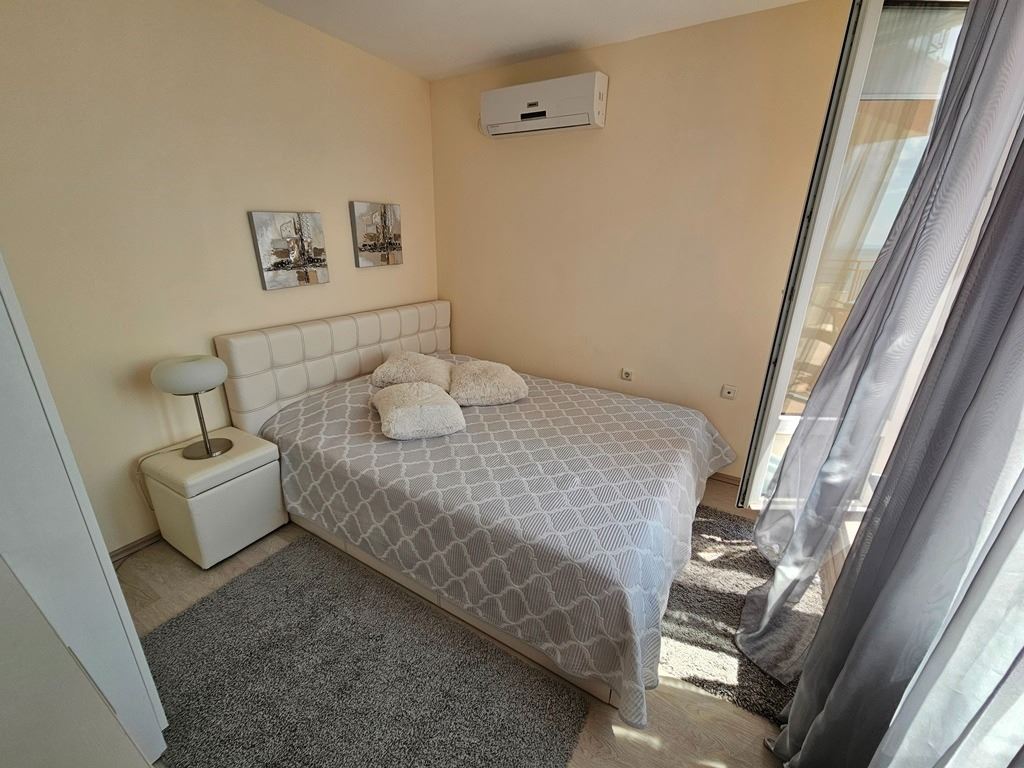 Luxuriöses Panoramaapartment in erster Meereslinie mit zwei Schlafzimmern und einer riesigen Terrasse