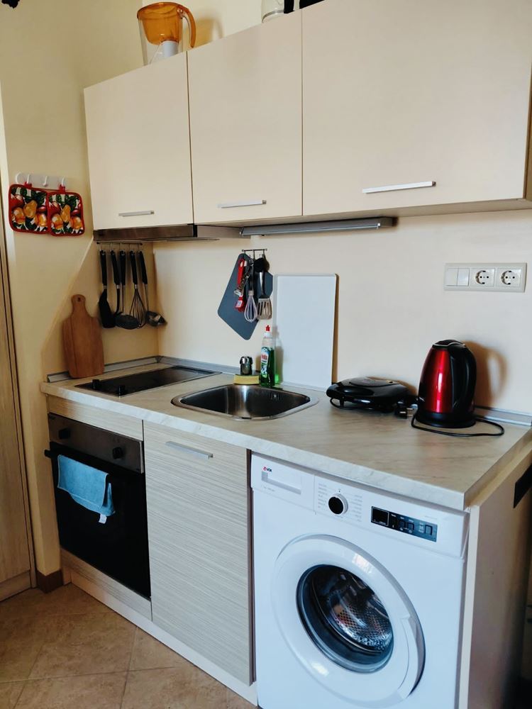 Meereskomfort mit Poolblick – Wohnung mit einem Schlafzimmer in einer prestigeträchtigen Anlage in Sonnenstrand