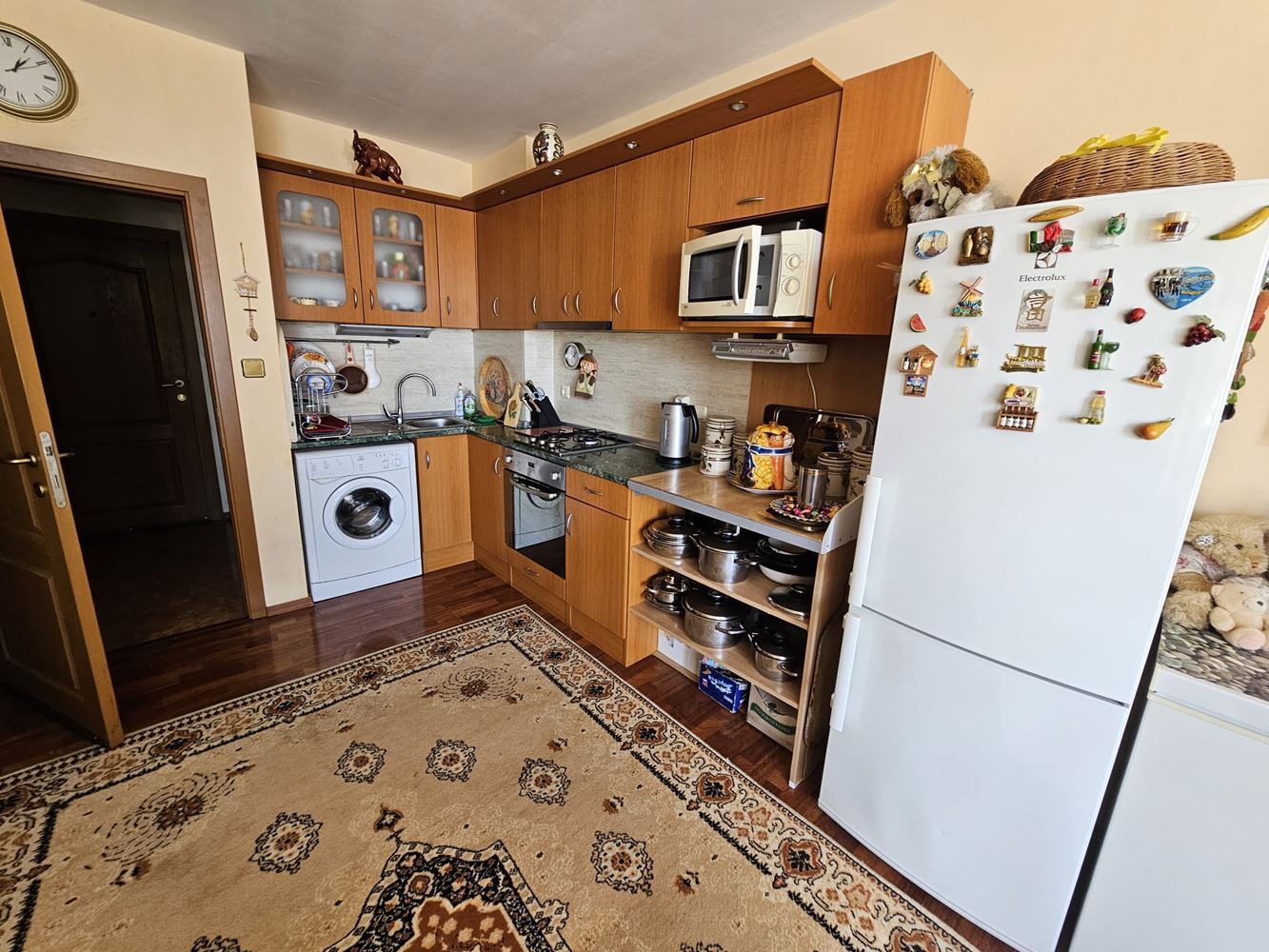 Einzimmerwohnung mit Meerblick in Sveti Vlas – Prestige, Komfort und Lage 100 m vom Strand entfernt. Mit Parkplatz in der Anlage