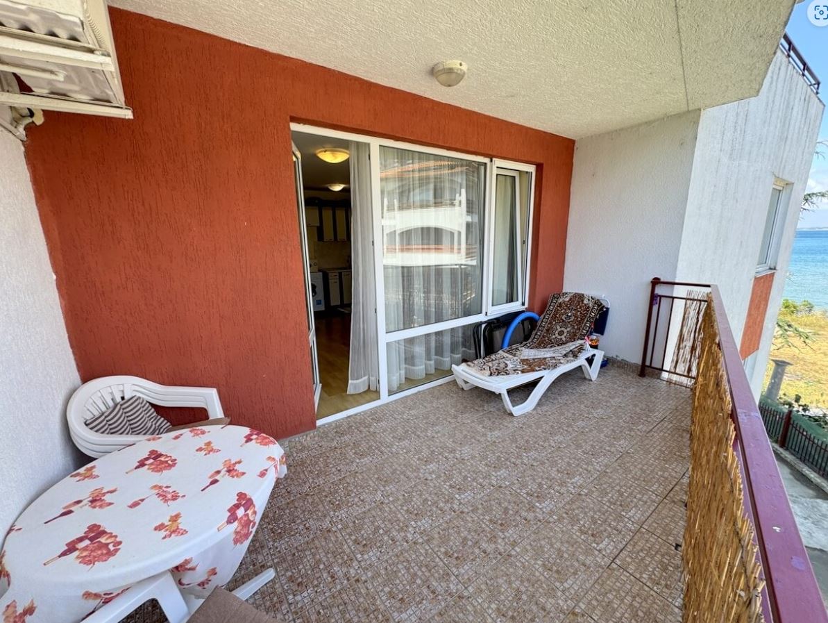 Wunderschönes Apartment in erster Meereslinie in einer prestigeträchtigen Wohnanlage nahe Elenite und Sveti Vlas