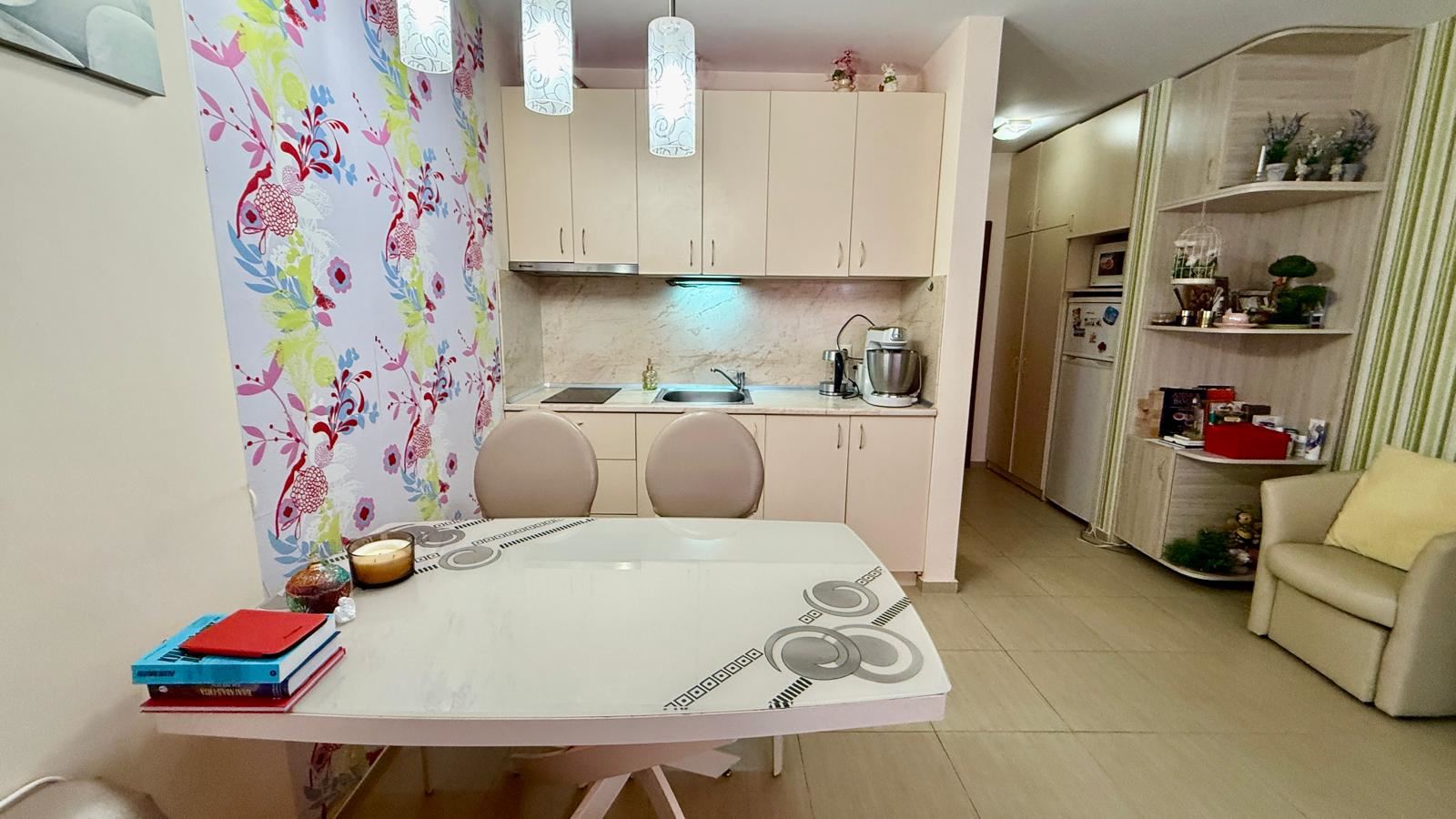 3-Zimmer-Wohnung in erster Meereslinie in Nessebar – Großzügigkeit, zwei Schlafzimmer und das Meer direkt vor der Anlage