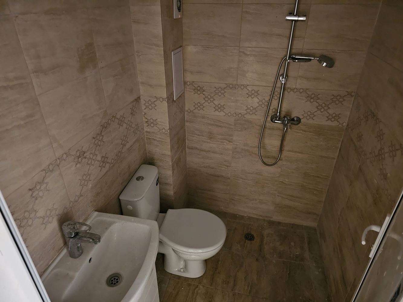 Ein-Zimmer-Wohnung in Sveti Vlas – heller Souterrain, bezugsfertig, keine Wartungsgebühr