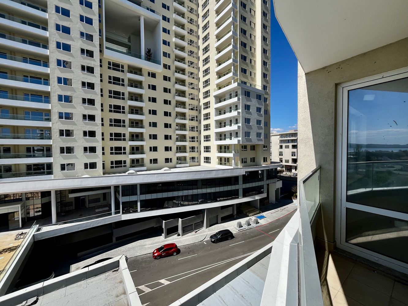 Moderne 2-Zimmer-Wohnung mit Panoramablick in einem renommierten Komplex – bezugsfertig