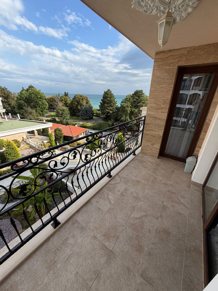 Luxuriöse Zweizimmerwohnung mit Meerblick in Nessebar – Stil und Komfort in erster Meereslinie