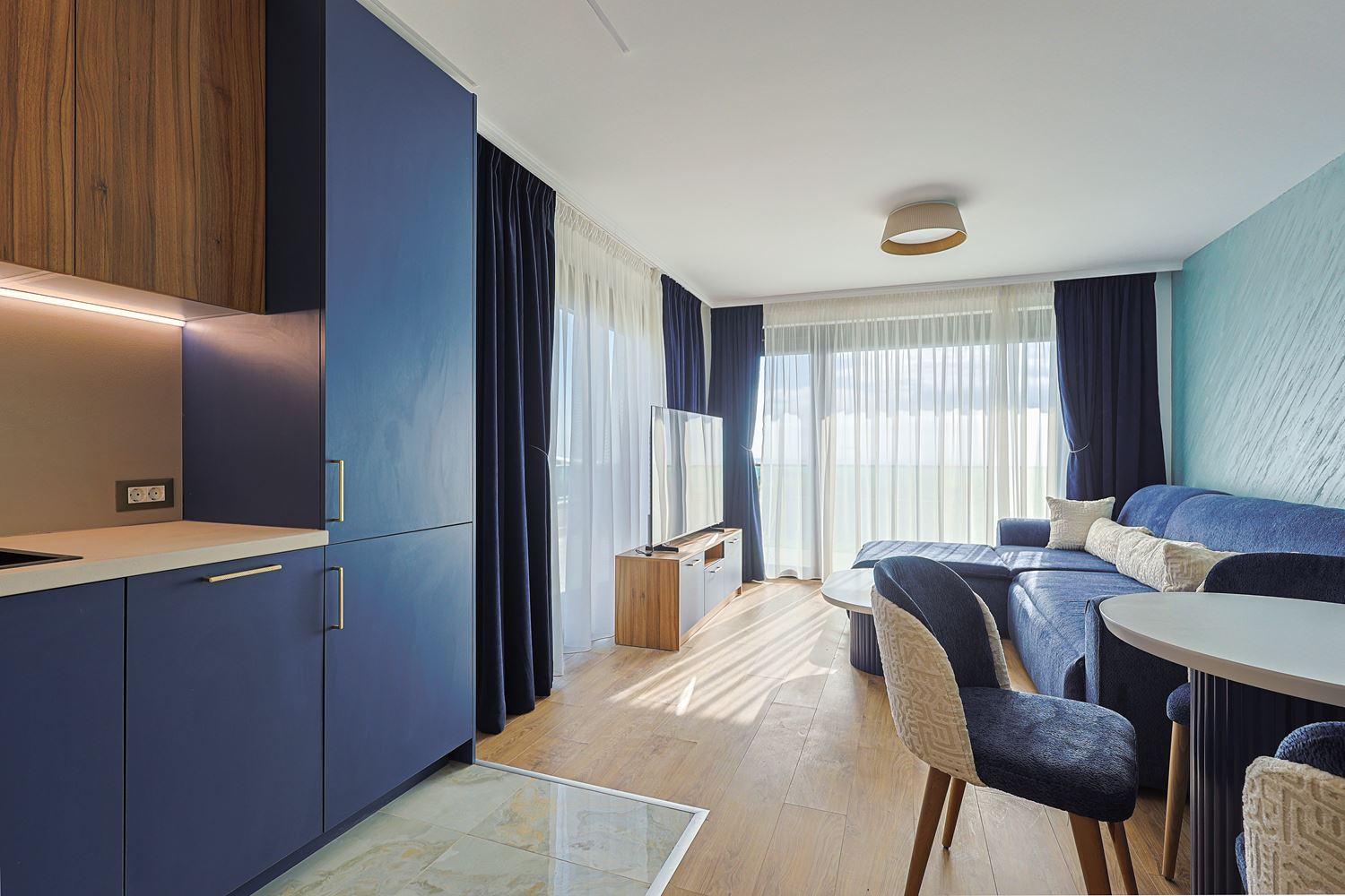 Zweizimmerwohnung mit Meerblick und Designer-Renovierung in einer grünen Anlage in Sonnenstrand