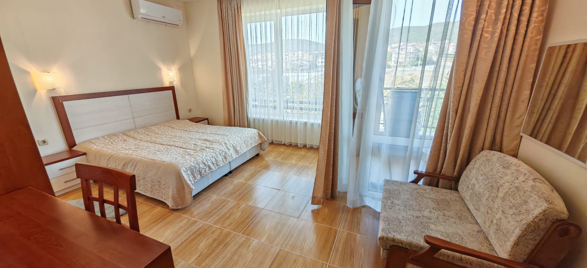 Panoramablick auf das Meer und die Pools – großzügige Drei-Zimmer-Wohnung in Sveti Vlas