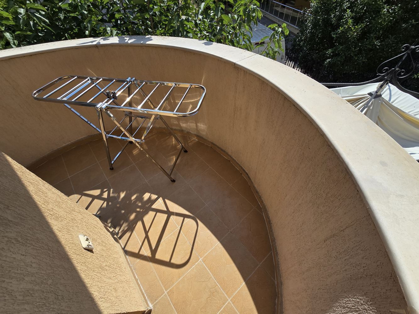 3-Zimmer-Wohnung mit luxuriöser Renovierung in Sonnenstrand – Blick auf den Pool und Möglichkeit zur Ratenzahlung