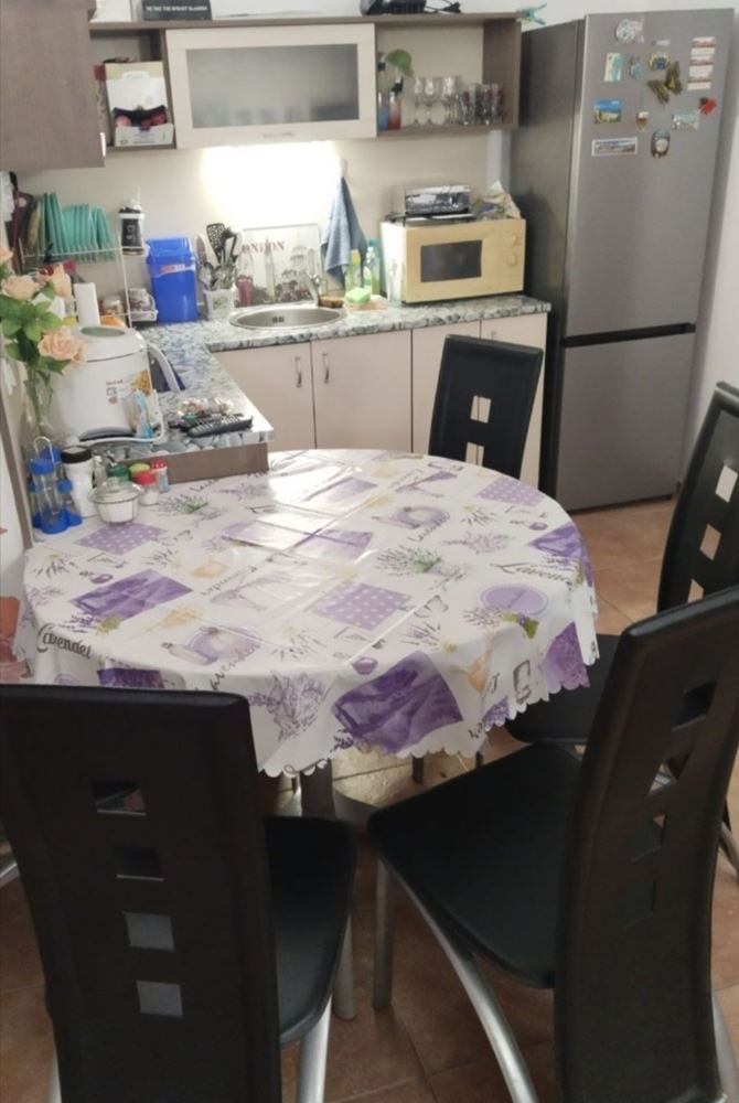 Geräumige Drei-Zimmer-Wohnung in Nessebar mit niedriger Jahresgebühr und kostenlosem Parkplatz