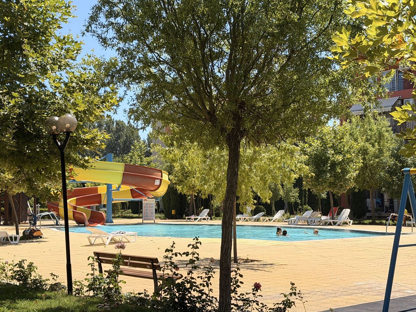 Geräumige Wohnung mit zwei Schlafzimmern in Sonnenstrand – Panoramablick und ruhige Lage