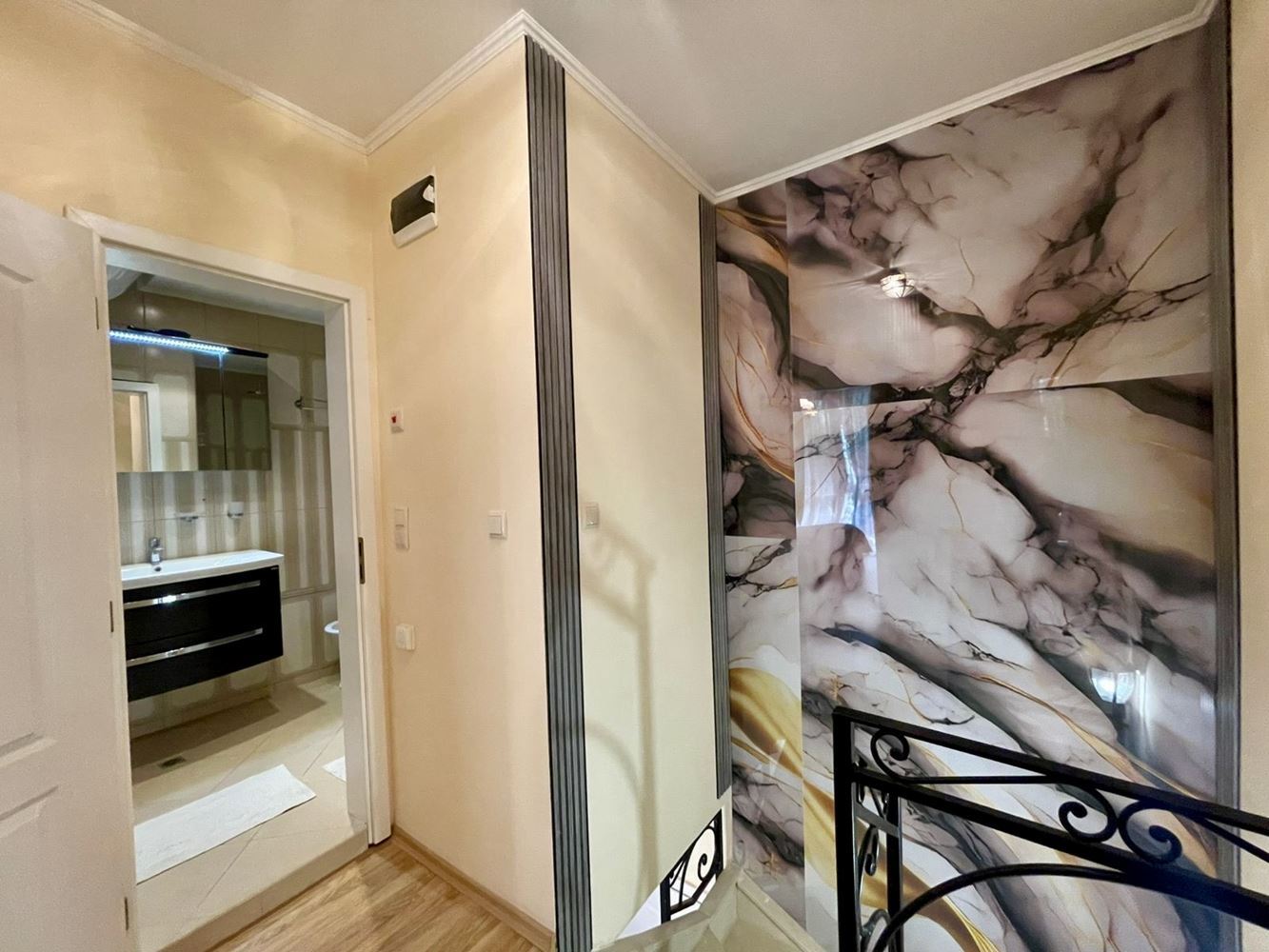 Luxuriöses Maisonette-Apartment mit Garten in Elite-Komplex – Komfort und Entspannung in Meeresnähe