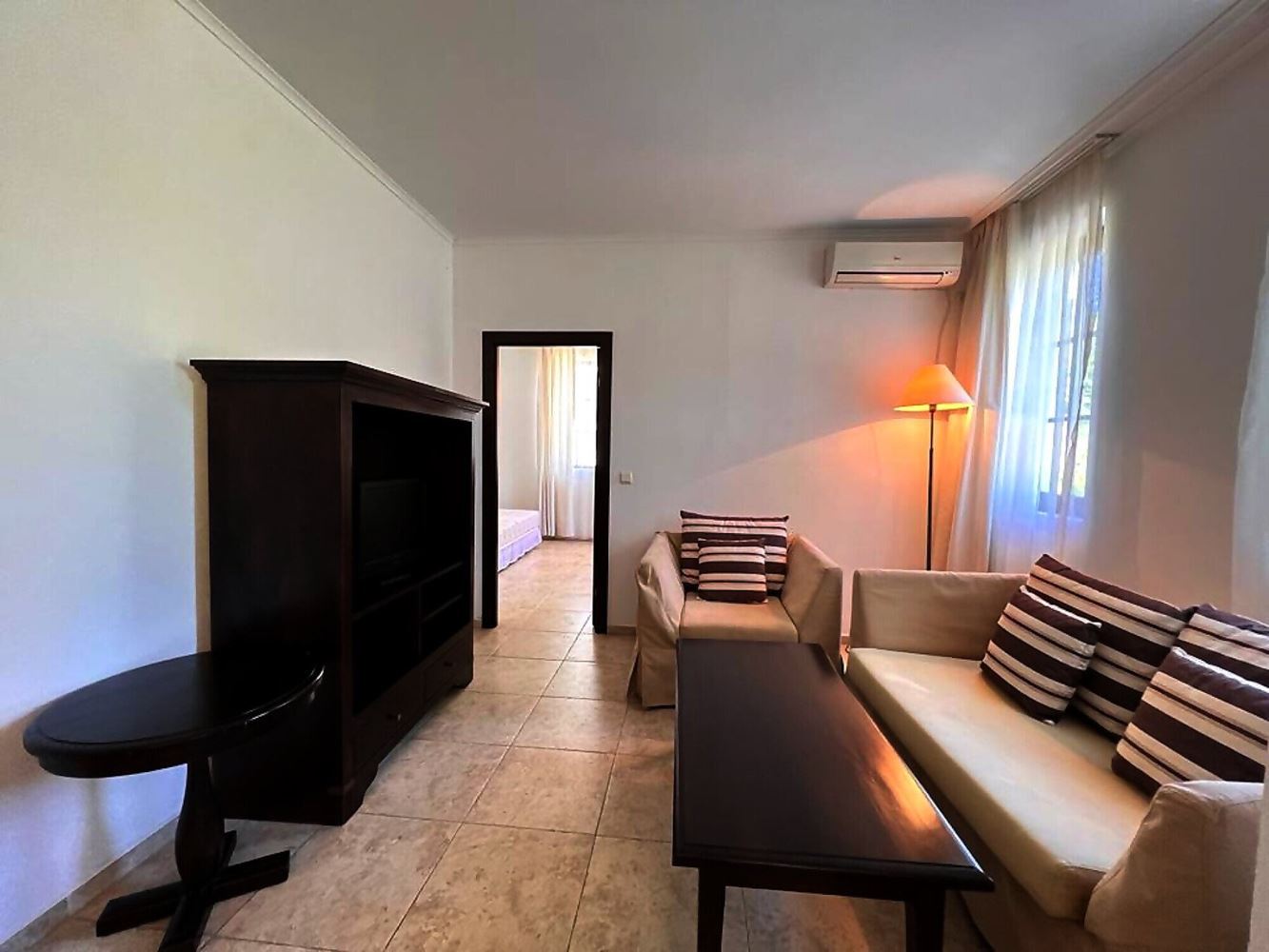 Zweizimmerwohnung in erster Meereslinie in Obzor – Komfort am Meer, SPA-Angebote und Ruhe im Grünen