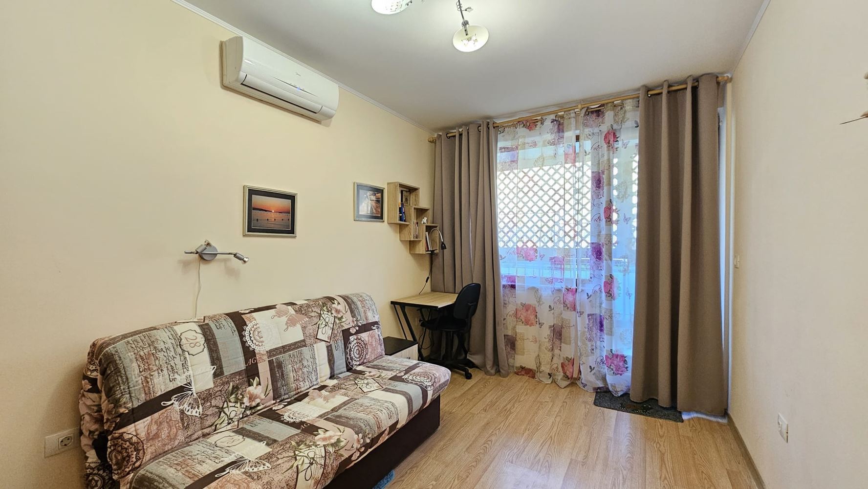 Geräumige 3-Zimmer-Wohnung in erster Meereslinie mit Privatstrand in Sveti Vlas