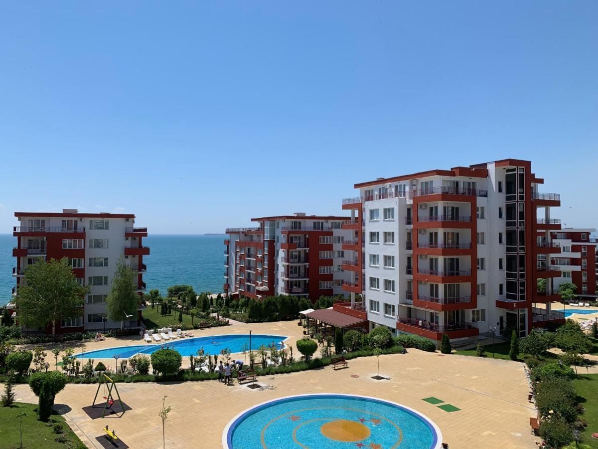 Große 2-Zimmer-Wohnung in erster Meereslinie in Sveti Vlas – Großzügigkeit, Komfort und Meeresatmosphäre