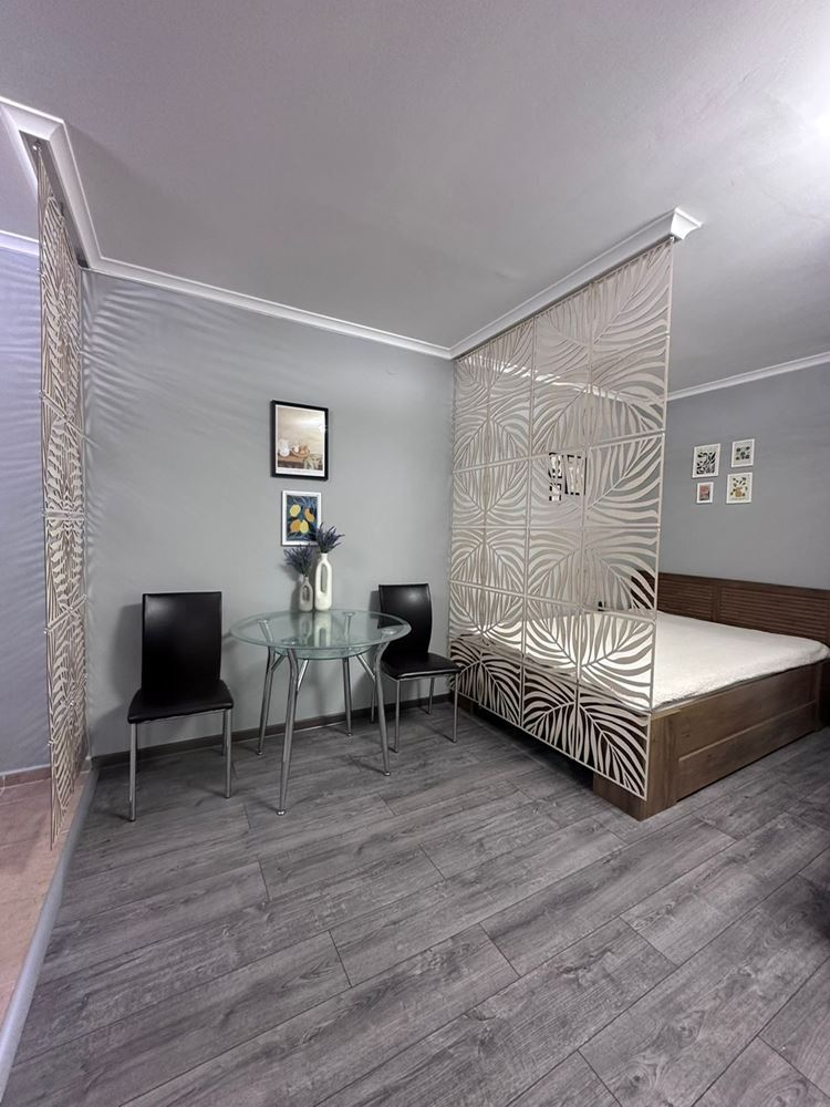 Zwei-Zimmer-Wohnung mit teilweisem Meerblick in Sveti Vlas – möbliert, nach Renovierung, in einer luxuriösen geschlossenen Anlage