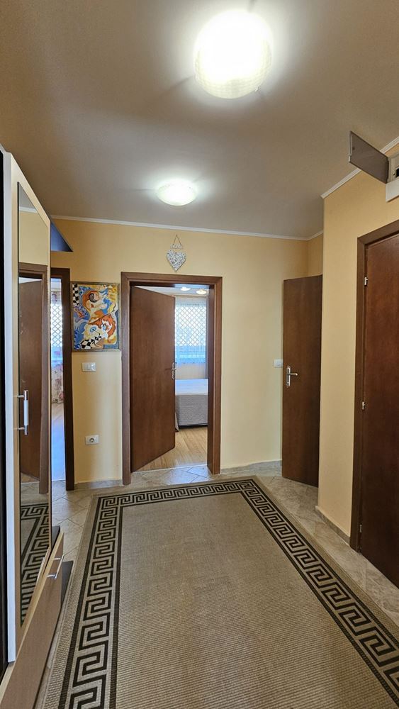 Geräumige 3-Zimmer-Wohnung in erster Meereslinie mit Privatstrand in Sveti Vlas